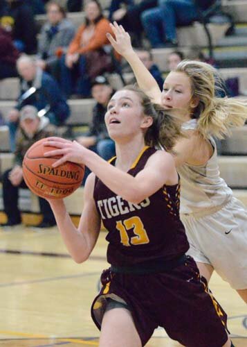 Keeley Steele beats a defender and breaks baseline for a Tiger bucket.