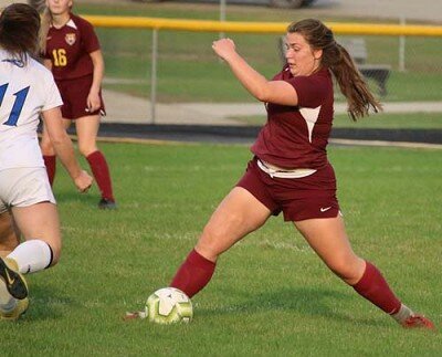 Khloee Zelinski lunges to intercept a pass in Stewie’s defensive third.