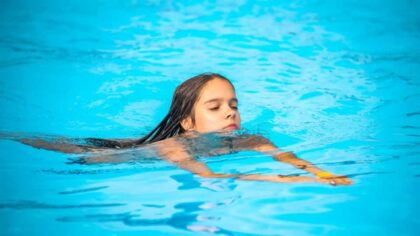 10-year-old girl drowns because a shameful rule forbids lifeguards to intervene